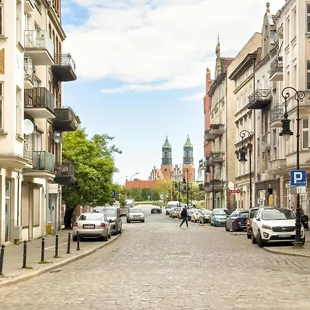 Апартаменты Artsy Close To Market Square By Renters